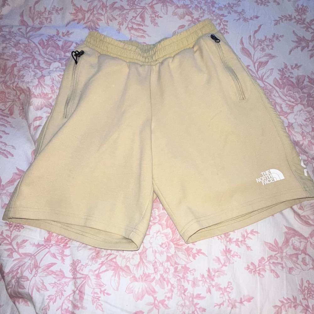 Men’s Small North Face Beige Shorts with adjustable waist band